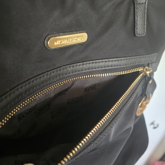 Michael Kors Kempton Large Nylon Tote - Picture 4 of 13